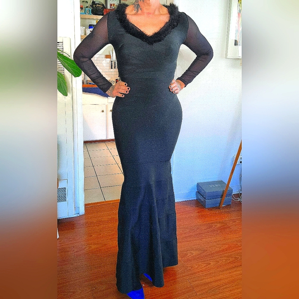 🖤 WOW Couture Dress / Gown With Feather Trim